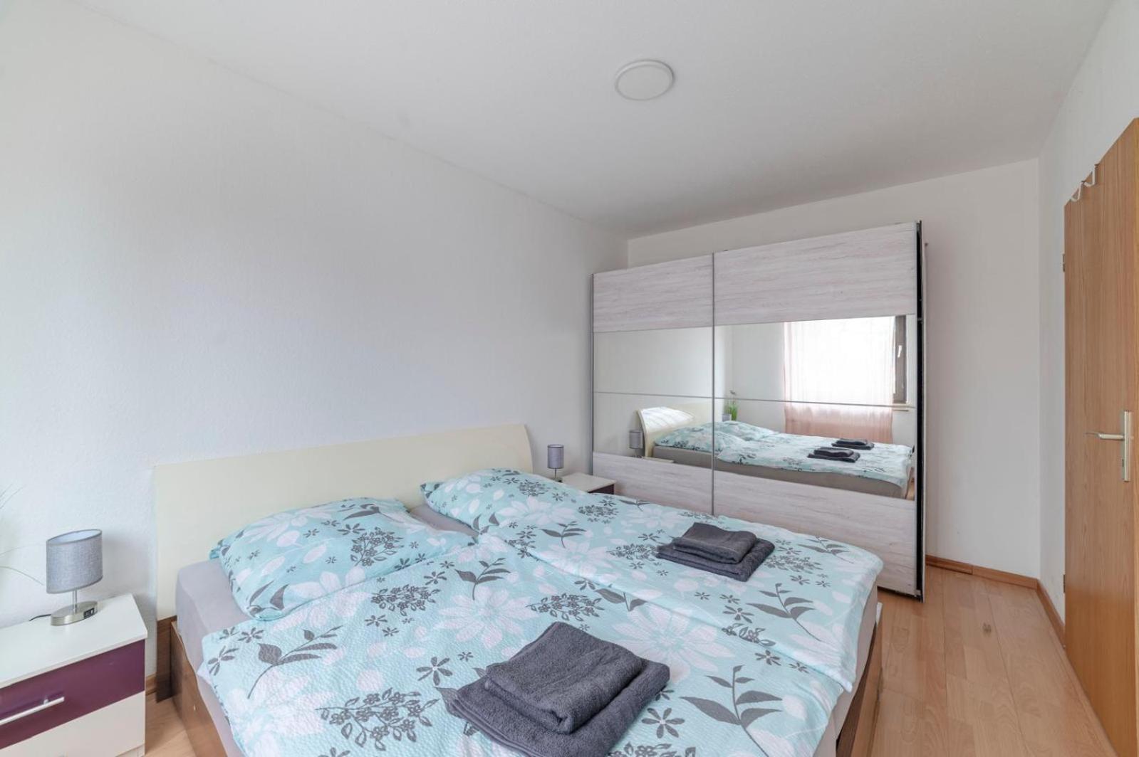 Schoene, Moeblierte Wohnung Mit Balkon Und Tiefgarage, Dusseldorf