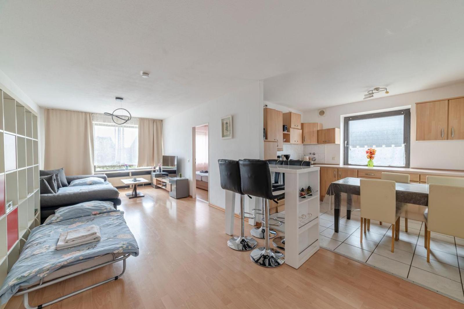 Schoene, Moeblierte Wohnung Mit Balkon Und Tiefgarage — Photos 1